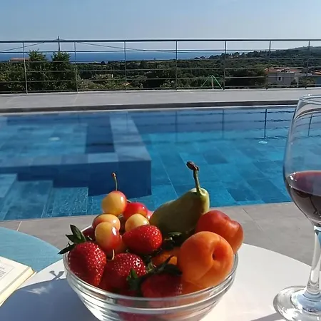 Dandelion Villa Mousata